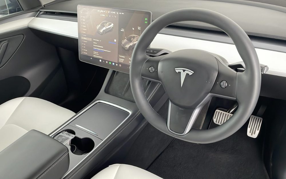 Tesla Model Y Auto RWD